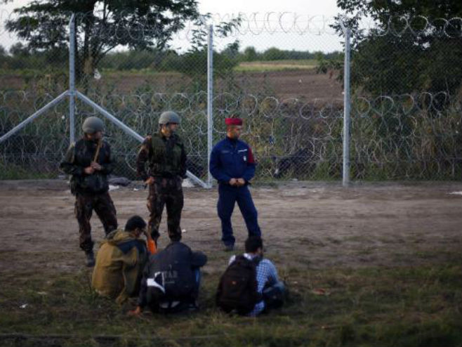Мађарска: Привођење избјеглица - Фото: AP