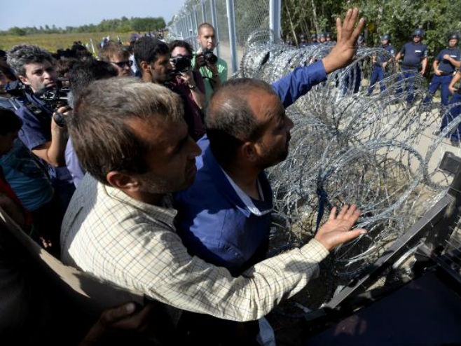 Мигранти на граничном прелазу Хоргош - Фото: ТАНЈУГ