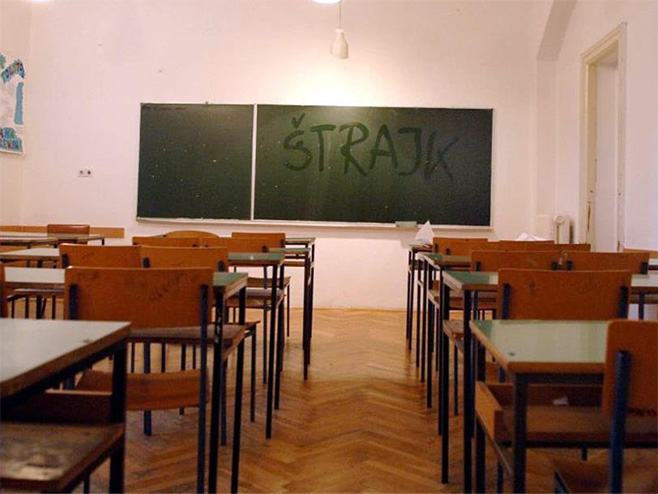 Штрајк у средњим школама (фото: cro.time.mk ) - 