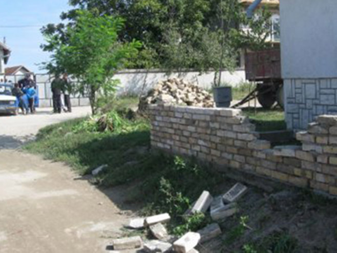 Апатин - зид који је срушио бомбаш - Фото: blic.rs