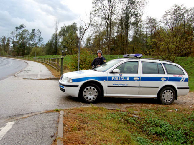 Словеначка полиција (фото: Oste Bakal/Delo) - 