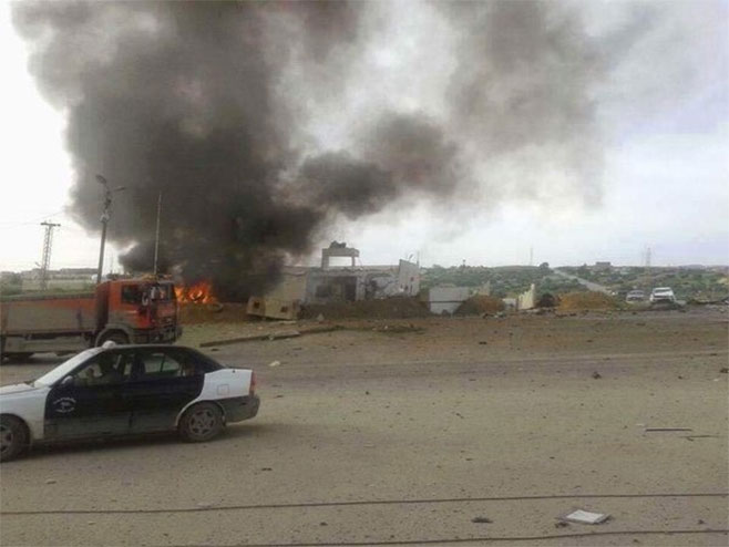 Експлозија ауто бомбе код Триполија (Фото: Twitter/@NadiaR_LY) - 