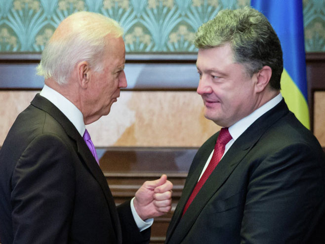 Порошенко и Бајден (фото: http://rs.sputniknews.com/) - 