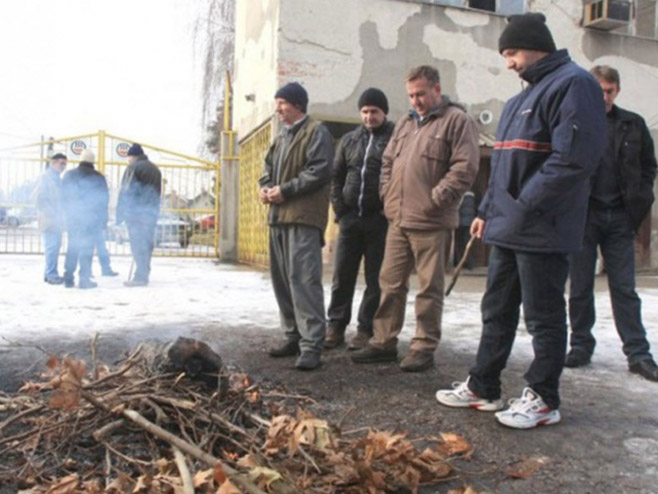 Радници Ливнице челика Тузла  наставили штрајк глађу - Фото: nezavisne novine