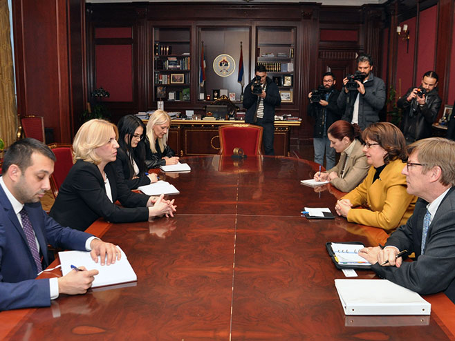 Премијерка Цвијановић примила амбасадорку САД у БиХ Морин Кормак - Фото: СРНА