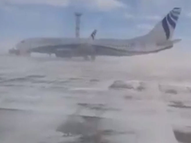 Вјетар одувао авион - Фото: Screenshot/YouTube