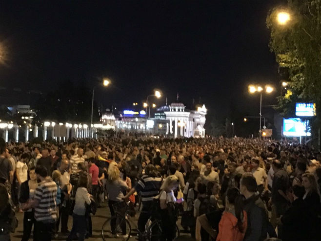 Протести у Македонији (фото: Twitter) - 