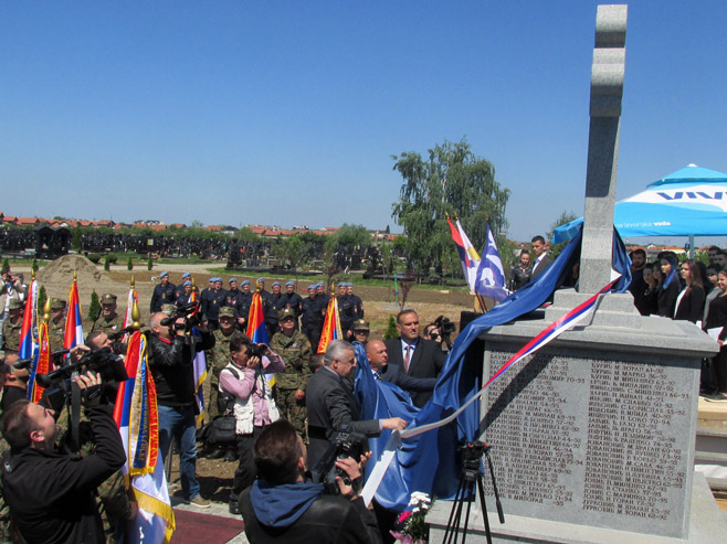 Бијељина - освештан споменик - Фото: СРНА