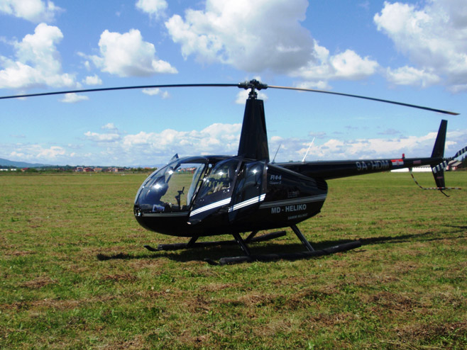 Хеликоптер "Робинсон 44" (Фото: wikimedia.org) - 