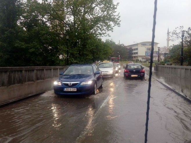 Поплава на Градском мосту у Бањалуци (Фото: moj kontakt. com) - 