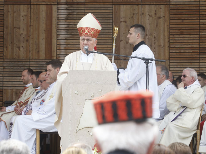 Бискуп Комарица у Блајбургу (Фото: Željko Hajdinjak/EPH) - 
