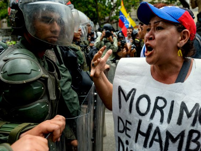 Полиција и демонстранти у Венецуели - Фото: AFP