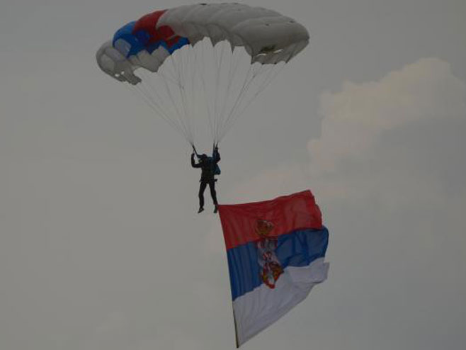 Вулин скакао падобраном - Фото: ТАНЈУГ