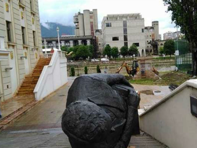 Споменик албанском писцу Пјетру Богданију (Фото Плус инфо) - 