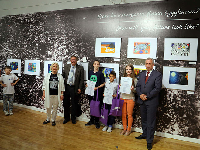Награде додијељене побједницима конкурса - Фото: РТРС