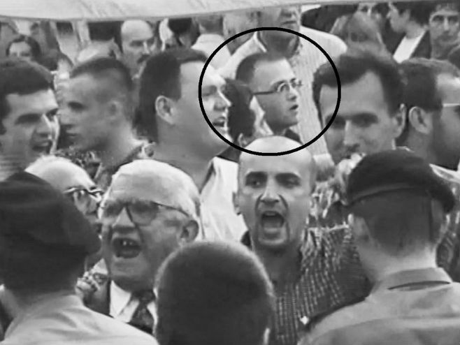 Хасанбеговић 1998. на проусташком протесту (фото: portalnovosti.com) - 