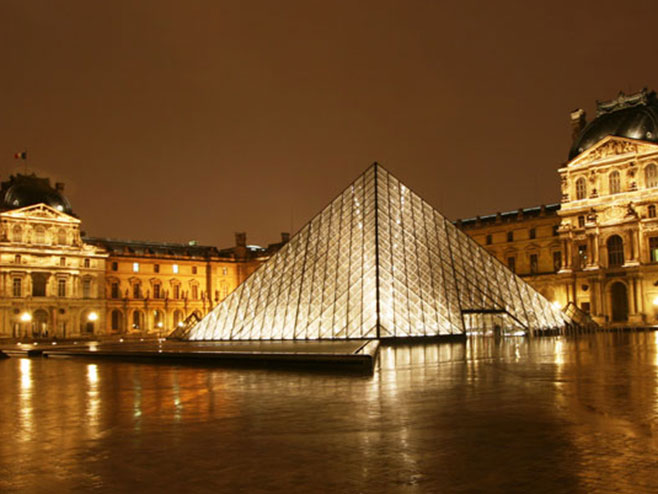 Музеј Лувр (фото:weebly.com) - 
