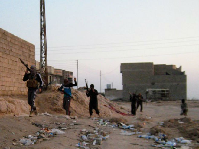 Ирачке снаге у Фалуџи (фото: Twitter @RT_com) - 