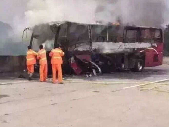 Кина: У запаљеном аутобусу погинуло 30 људи (Фото: CCTV NEWS) - 