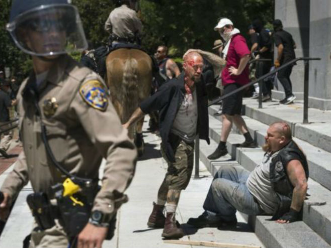 Сукоб са неонацистима у Сакраменту - Фото: AP