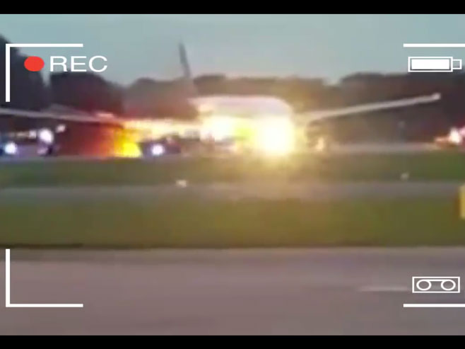 Запаљен путнички авион - Фото: Screenshot/YouTube