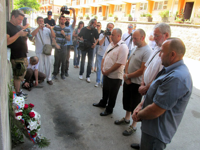 Одавање почасти Србима мученим и убијеним у сребреничким логорима (Архив) - Фото: СРНА