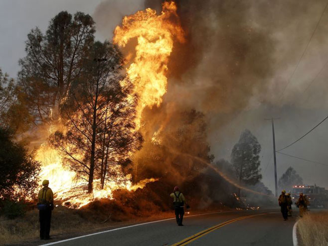 Калифорнија - велики пожар (Фото:voanews.com) - 