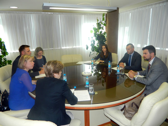 Лукач са амбасадорком Француске Клер Бодони - Фото: РТРС
