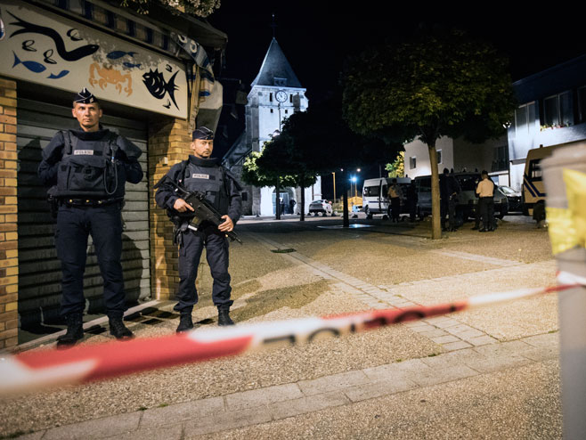 Француска полиција (Фото: epa/Ian Langsdon) - 