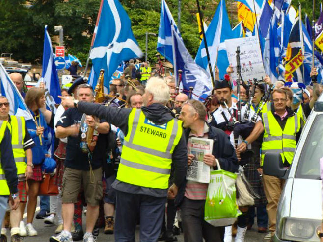 Протест у Глазгову (фото: Twitter @BBCScotlandNews) - 