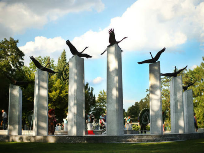 Споменик руским војницима у Словенији (фото: Jure Eržen/Delo) - 