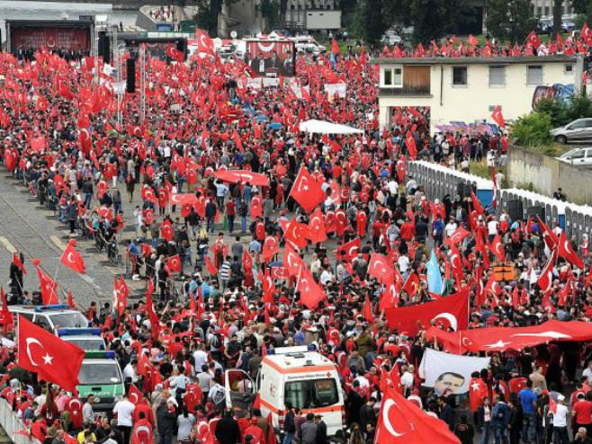 Ердоганове присталице у Келну - Фото: Getty Images