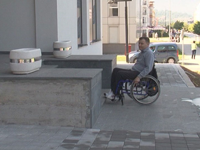 Особе са инвалидитетом у борби са баријерама - Фото: РТРС