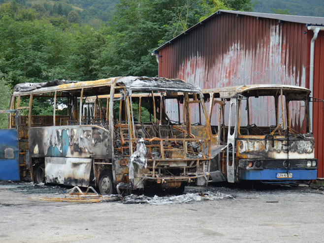 Сребреница - изгорјели аутобуси - Фото: СРНА