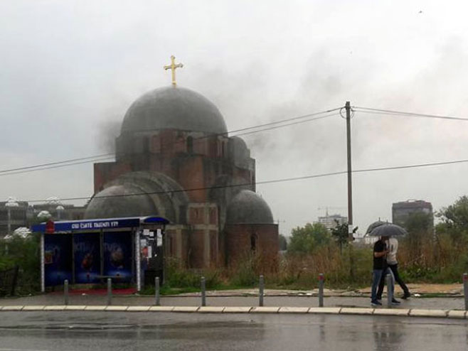Подметнут пожар у храму Христа Спаса у Приштини - Фото: ТАНЈУГ