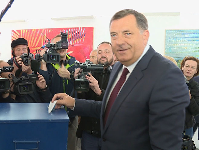 Милорад Додик гласао на Референдуму - Фото: РТРС