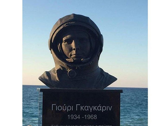 Јуриј Гагарин - Биста на криту (фото: "Tez tur") - 