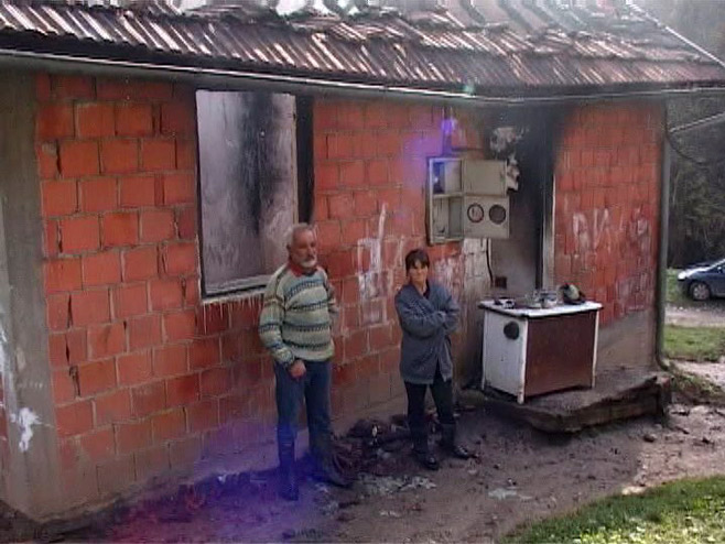 У пожару уништена кућа осмочлане породице Николић - Фото: РТРС