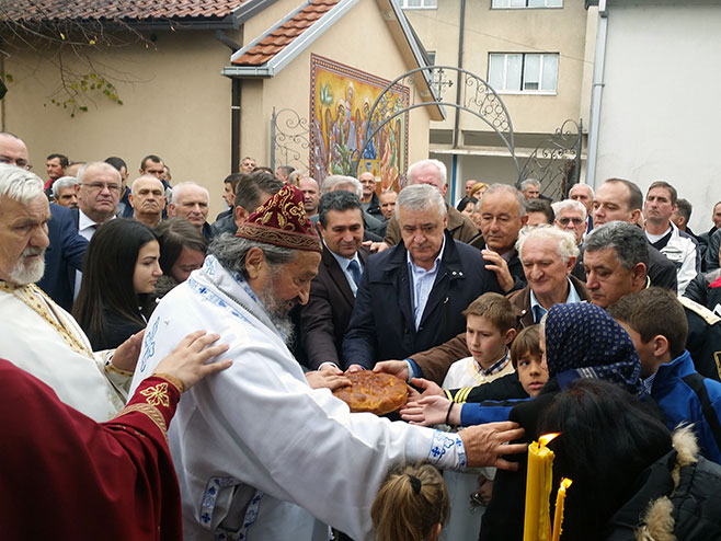 Nevesinje- Umirovljeni vladika Atanasije služio pomen povodom Mitrovdana (FOTO:SRNA)