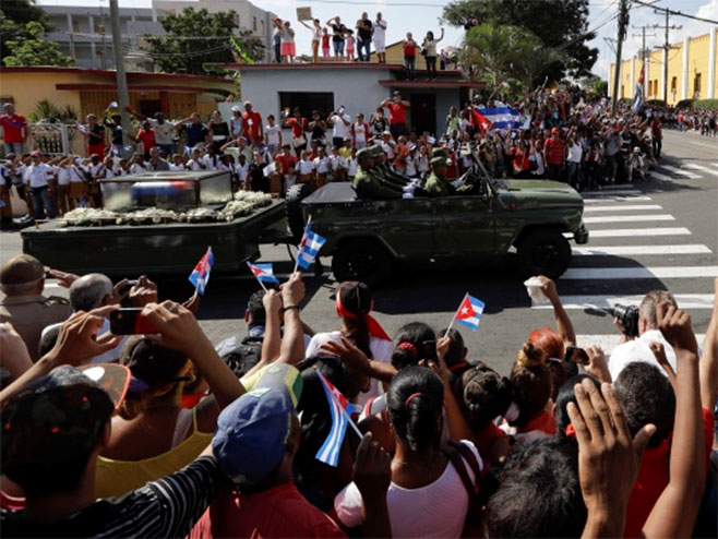 Урна са пепелом Федела Кастра стигла у Сантјаго де Кубу - Фото: AP