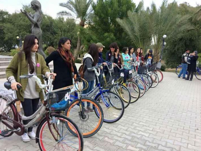 Ирачанке на бициклима у центру Багдада (Фото: Mn Baghdad) - 
