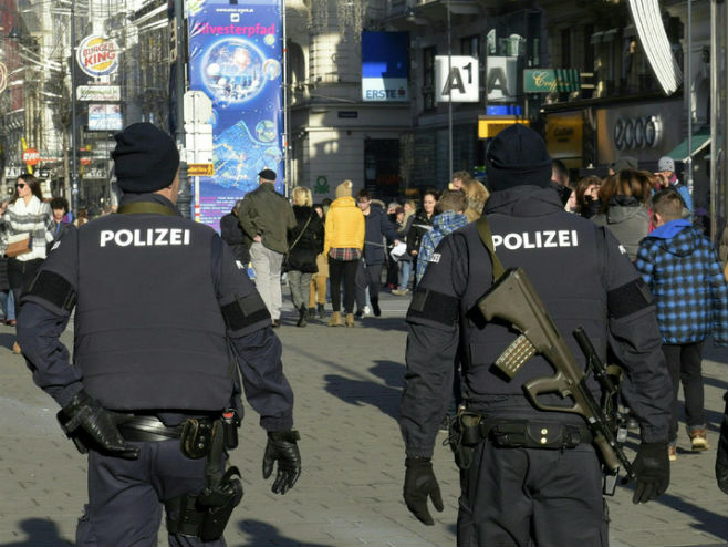 Аустријска полиција (Фото: APA) - 