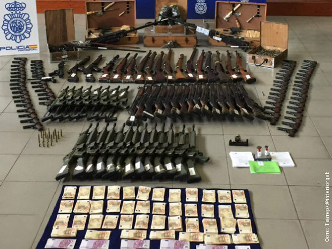 Заплијењено 12.000 комада оружја у Шпанији (Фото: Twitter) - 