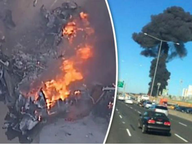 Мелбурн: Авион се срушио на тржни центар (Фото: Twitter/Daily Express) - 
