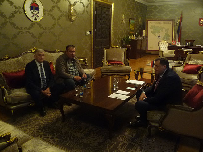 Milorad Dodik sa načelnikom opštine Bileća - Foto: RTRS