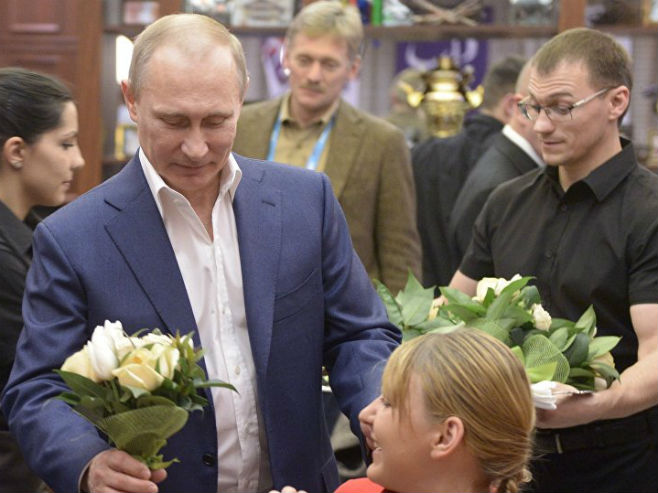 Путин честита женама 8. март (Фото: sputniknews) - 