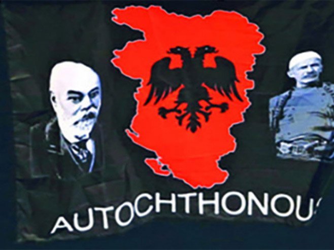 Застава са "Великом Албанијом" - Фото: nezavisne novine