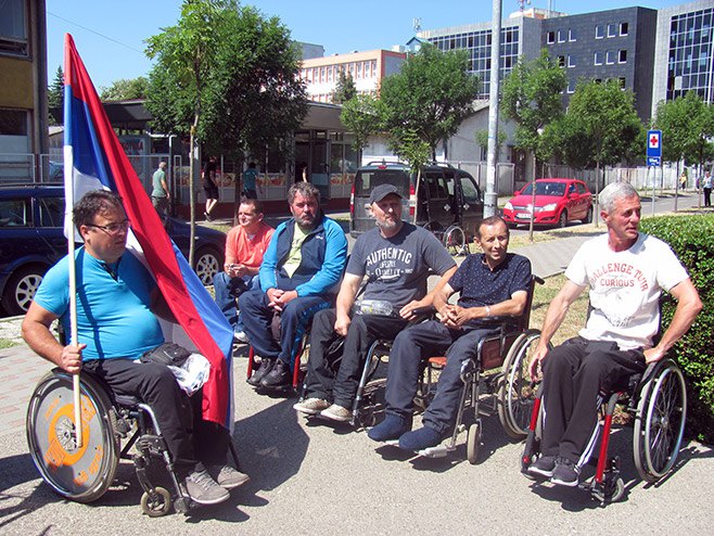 Протест инвалида - Фото: СРНА