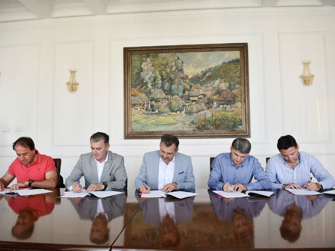 Бањалука: Потписани уговори за два игралишта у Борику (Фото: banjaluka.rs) - 