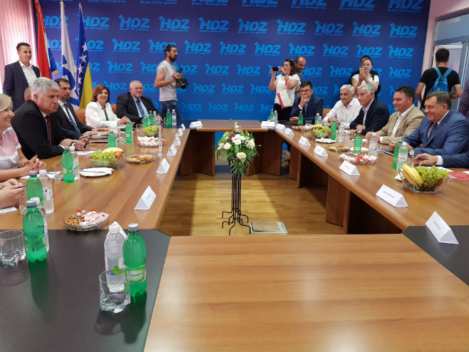 Mostar: Sastanak delegacija HDZ-a i SNSD-a - Foto: SRNA